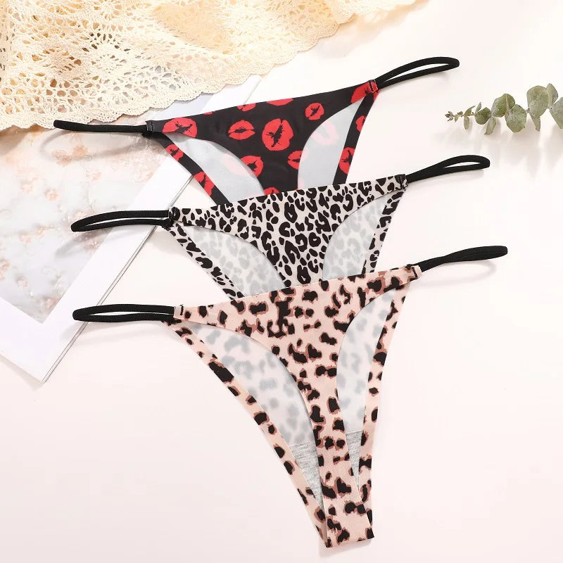 Tanga Leopardo para Mulheres, Calcinha T-Back, Sexy G-String, Impressão de Moda, Borboletas, Amor, Coração, Lábios Vermelhos, Roupa Interior Padrão, 3 peças por conjunto