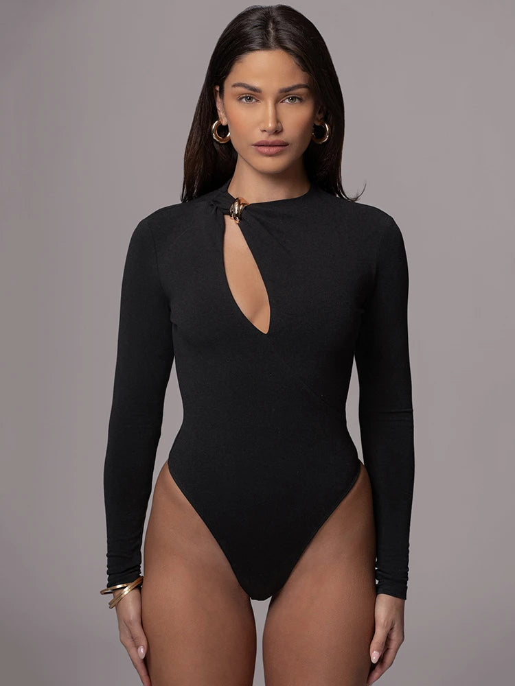 Mozision fivela de metal oco para fora bodysuit feminino topos moda sólida o pescoço manga longa sexy bodysuits feminino elegante camiseta